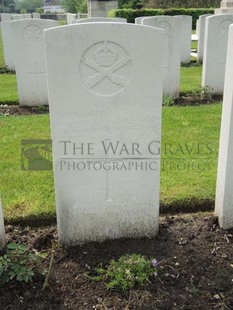 BROWN'S ROAD MILITARY CEMETERY, FESTUBERT - KING, GEORGE